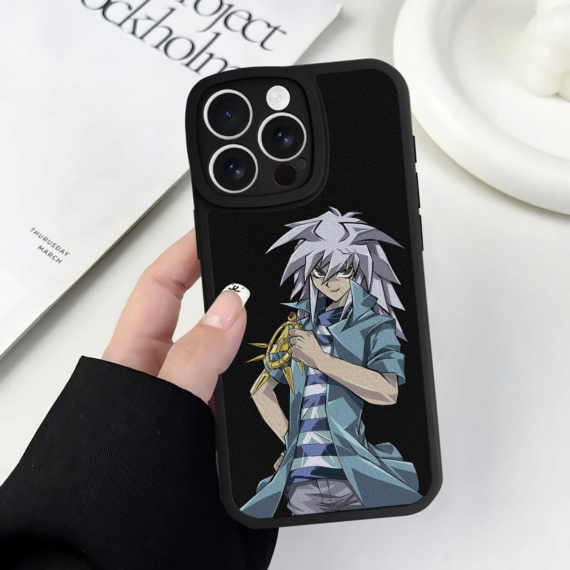 遊☆戯☆王 Yu-Gi-Oh! 【iPhone 16シリーズ対応】シリコンスマホケース（レザー調） 材質：シリコン